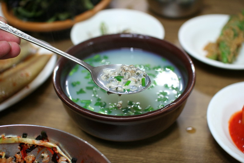 재첩국 섬진강에서 자라는 재첩의 맛