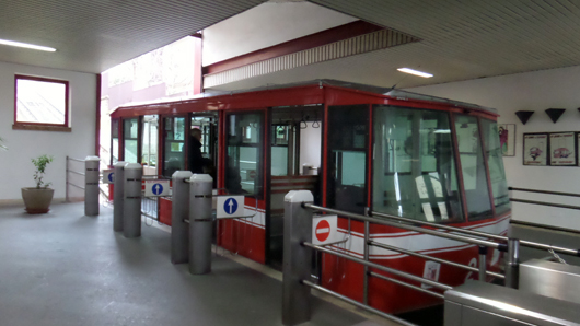 오르비에토는 언덕 위의 도시라 '푸니콜라레'라는 전용열차를 이용한다.