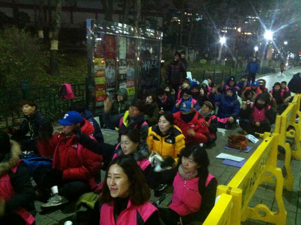 지난 2015년 12월 10일에도 서울 스포츠강사의 고용을 보장하는 촛불집회를 진행했다. 