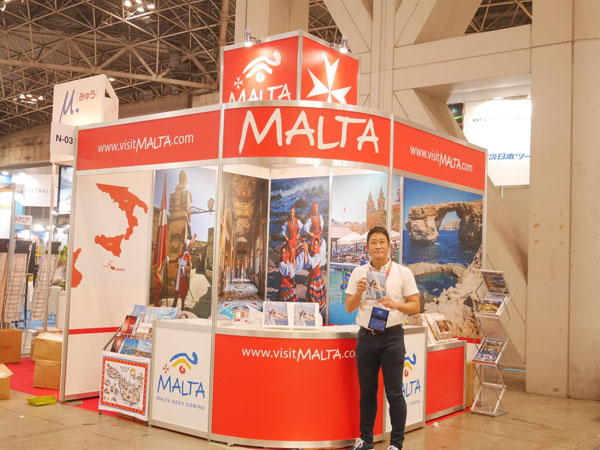 2015 JATA Tourism EXPO Japan 참가 중인 신고씨의 모습. (사진제공 = 몰타관광청)