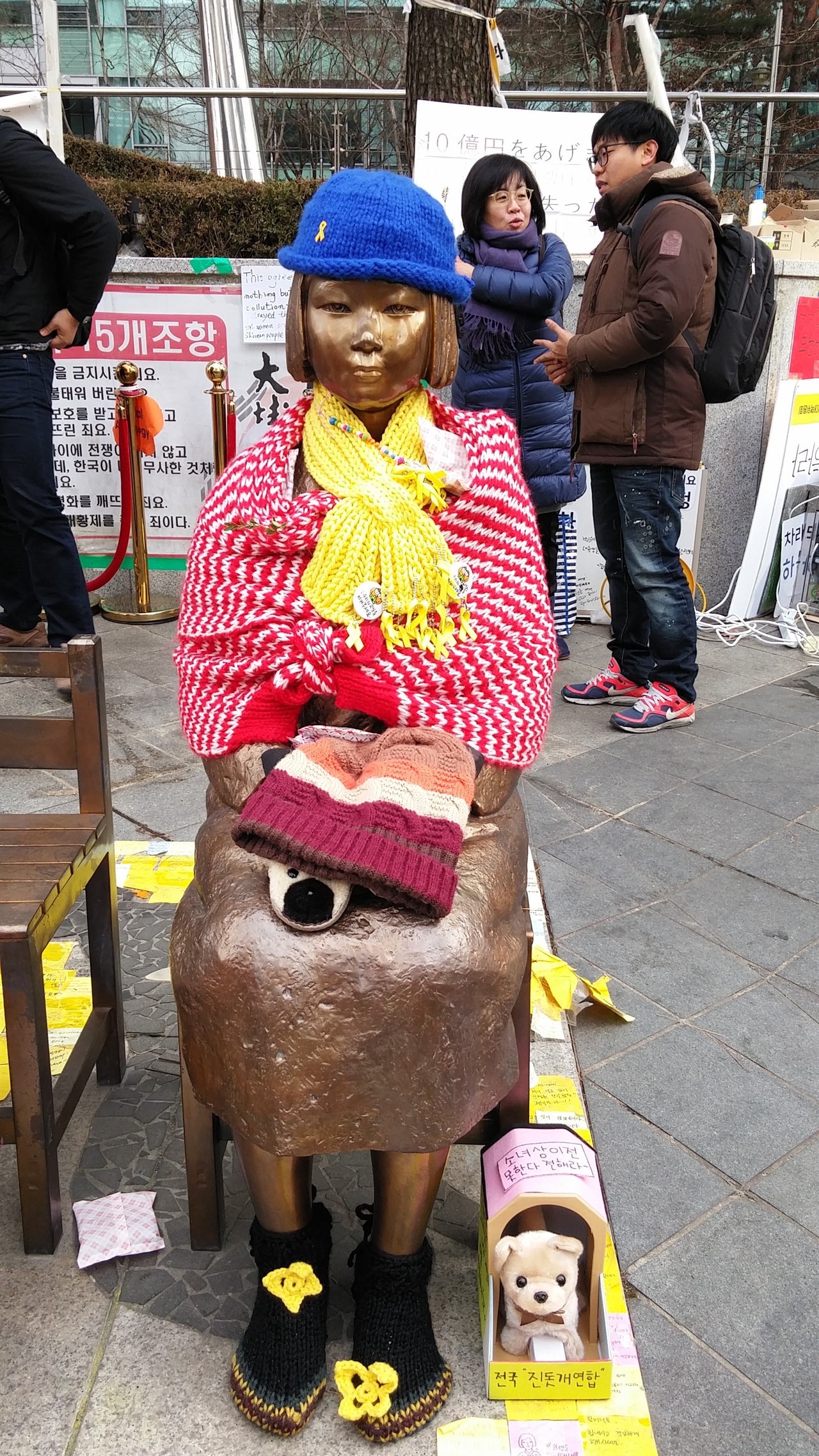일본대사관 앞에 있는 소녀상. 