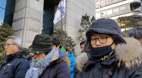 지난 21일 서울고법 판결 직후 집회를 연 전교조 교사들. 
