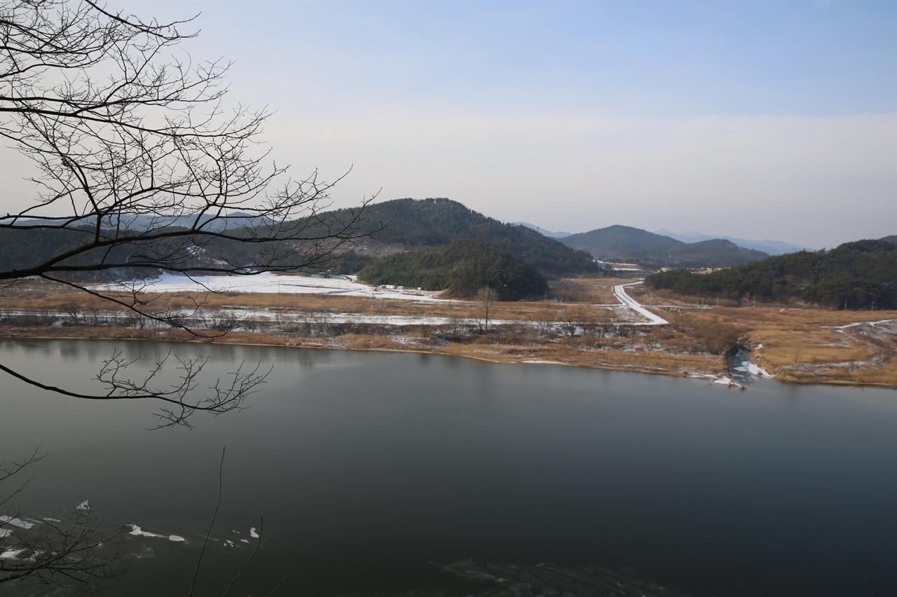 오늘도 흐르는 강물