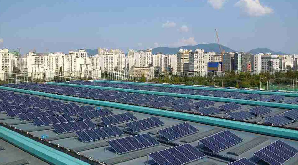 서울시가 시민펀드를 모아 건설한 태양광발전소. 사진은 강동구(고덕)에 위치한 서울햇빛발전소 모습