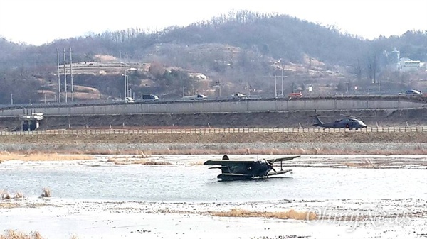 안동에서 비상착륙한 AN-2 군용정찰기 