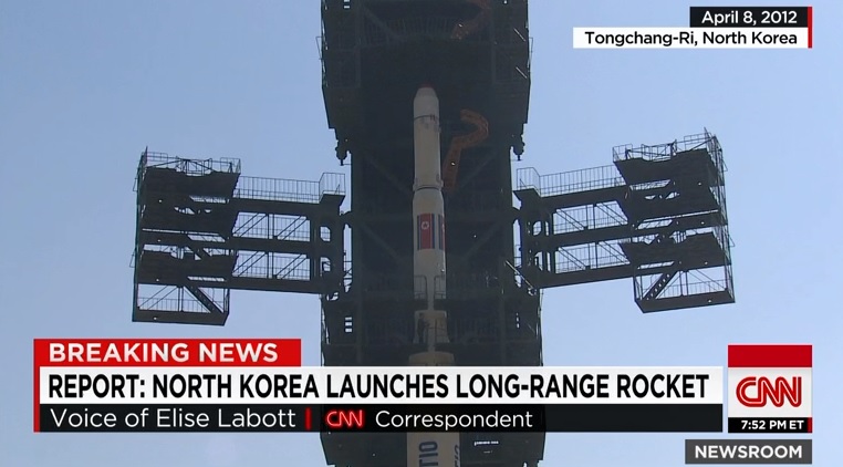 북한의 장거리 로켓 발사를 보도하는 CNN 뉴스 갈무리.