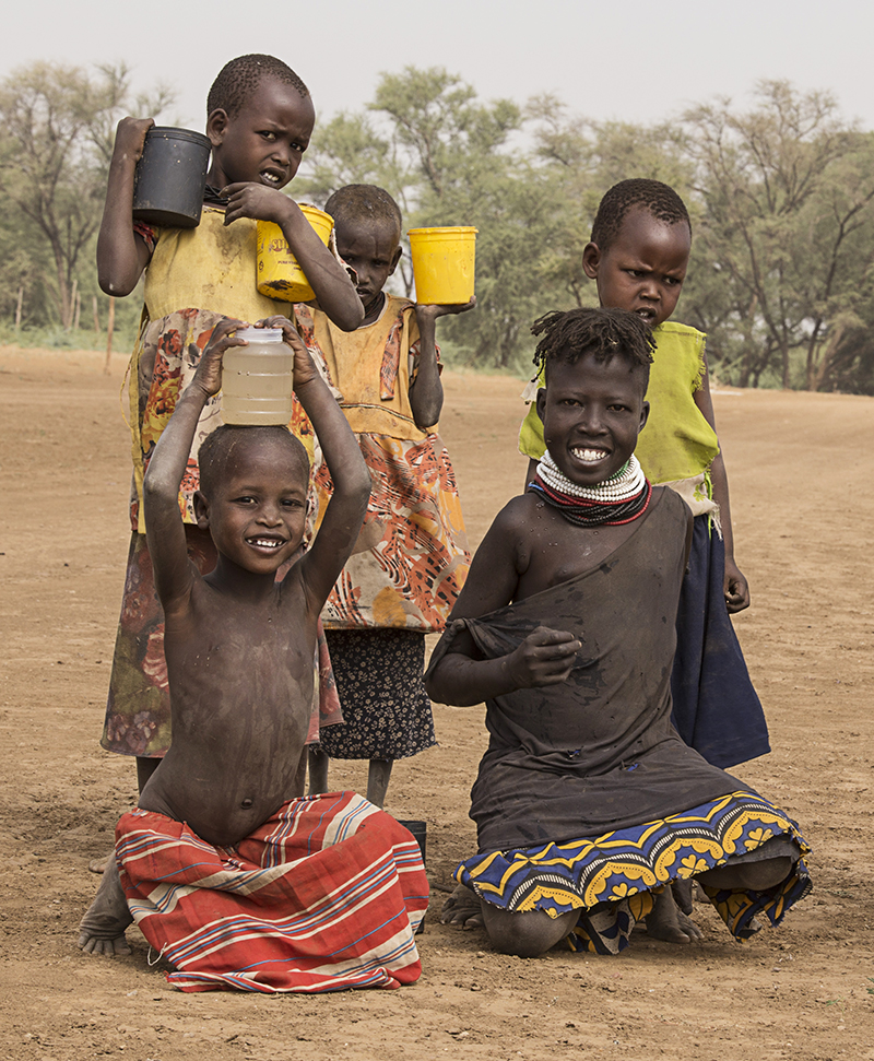 비록 물 문제로 인해 어려움을 겪는 아이들이지만 미소만큼은 해맑다. 