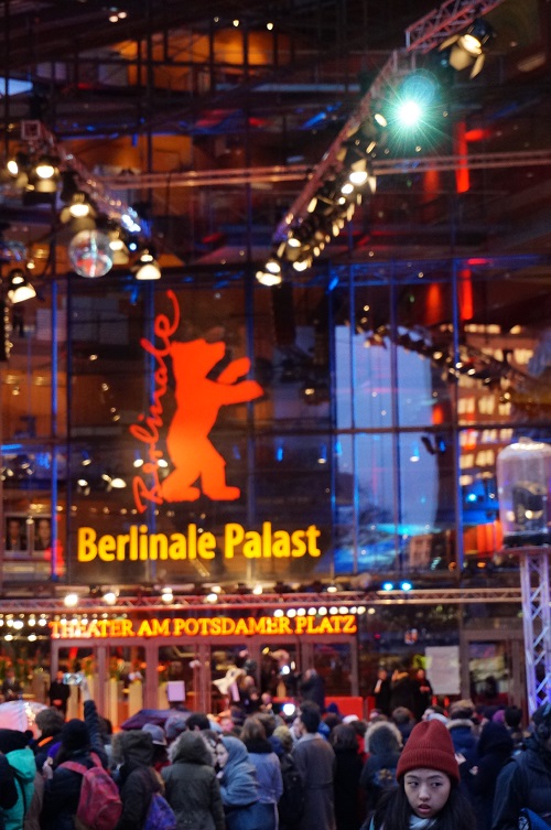  제66회 베를린국제영화제 레드카펫 행사가 열리는 베를리날레 팔라스트