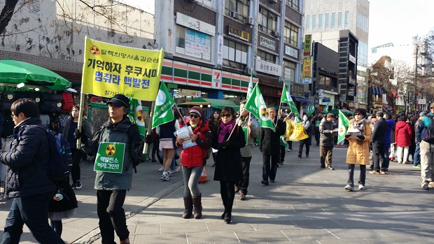 종로와 인사동 길 등에서의 탈핵희망 순례 초록교육연대, 탈핵에너지교수모임, 태양의 학교 등의 단체가 나서서 제16차 탈홱희망 서울길 순례를 이어갔다.