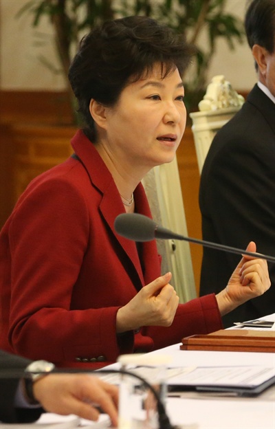 박근혜 대통령이 지난 24일 오전 청와대 충무실에서 열린 제8차 국민경제자문회의에서 모두 발언을 하고 있다. 