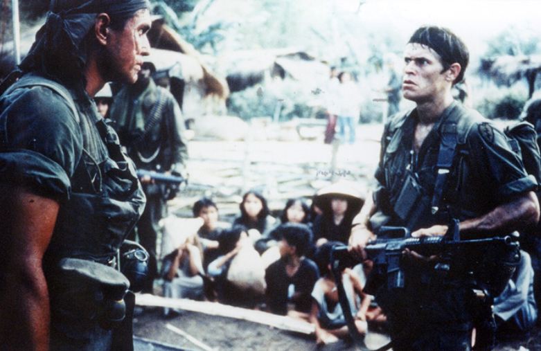 베트남 전쟁을 다룬 올리버 스톤 감독의 걸작 영화 <플래툰(Platoon)>에서 일라이어스(오른쪽, 윌렘 데포)와 반즈(톰 베린저)는 선과 악의 화신으로 연기한다.