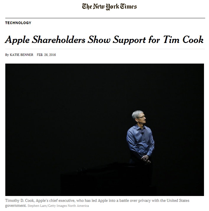  팀 푹 애플 최고경영자(CEO)의 주총 연설을 보도하는 <뉴욕타임스> 갈무리.