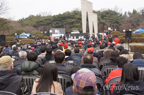 2.28민주운동 기념식이 28일 오전 대구시 달서구 두류동 두류공원 내 2.28기념탑 앞에서 700여 명의 시민들이 참석한 가운데 열렸다.