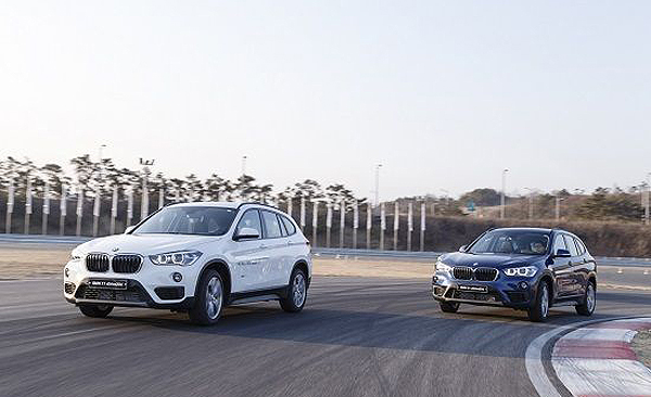 베엠베(BMW)코리아가 소형 SUV인 뉴 X1을 공식 출시했다. 사진은 지난 26일 인천 영종도의 BMW 드라이빙센터에서 트랙을 주행하고 있는 모습.