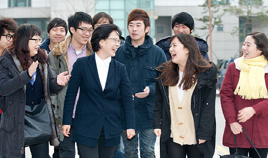 김선화 예비후보는 대학에서 25년간 대학생들과 대화했다. 그는 “청년들에게 좋은 일자리, 미래를 꿈꿀 수 있는 사회를 마땅히 정치가 마련해 줘야 한다”고 강조했다.