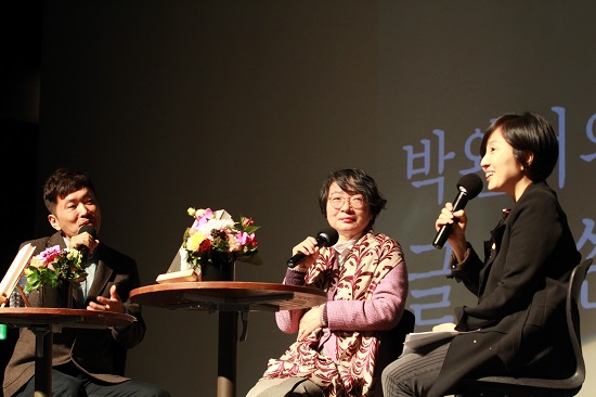 낭독회에 참석한 이병률 시인, 호원숙 경운박물관 운영위원, 정이현 소설가(왼쪽부터).
