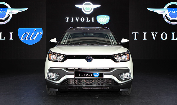 쌍용자동차가 소형 스포츠유틸리티차량(SUV) 티볼리의 상품성을 보강한 '티볼리 에어'를 출시했다.