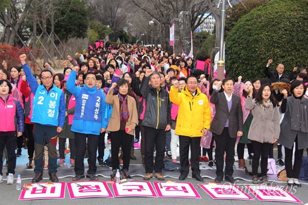  전국학교비정규직노동조합 경남지부는 8일 오후 경남도교육청 정문 앞에서 "밥값 지급, 임금투쟁 승리를 위한 2차 결의대회"를 열었다.