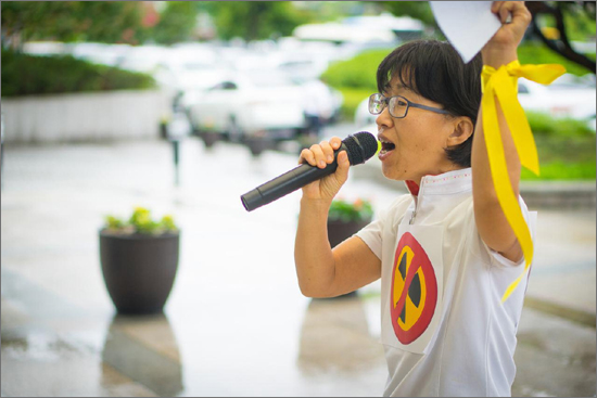 '핵 없는 유성 함께 해요'라는 대표 슬로건을 내세우고 있는 노동당 이경자(대전 유성을) 예비후보.