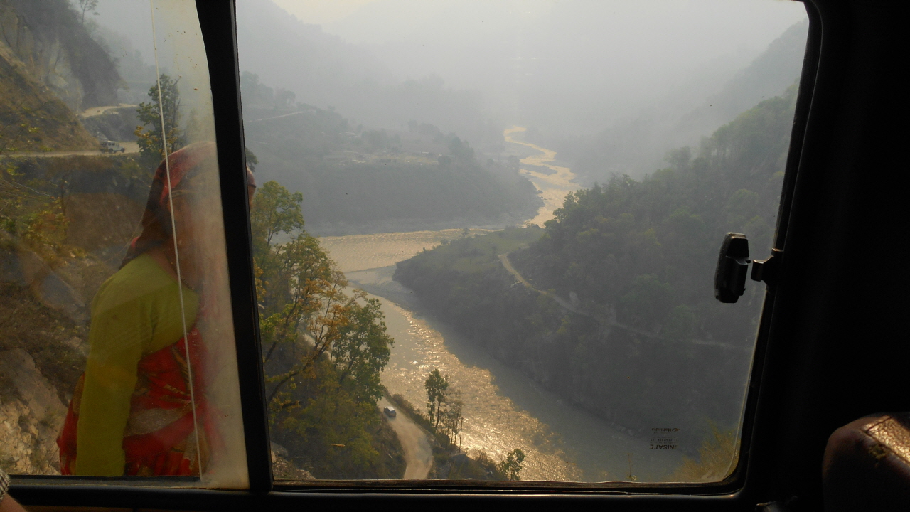 인도와 네팔을 가르는 칼리 강줄기 따라 반밧사 가는 길
