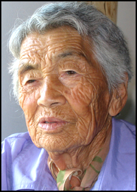 할머니께서는 일본군 위안부로 강제 동원되어 만주 봉천에서 모진 고통을 겪으시고 해방 후에도 온갖 후유증으로 고생하셨다
