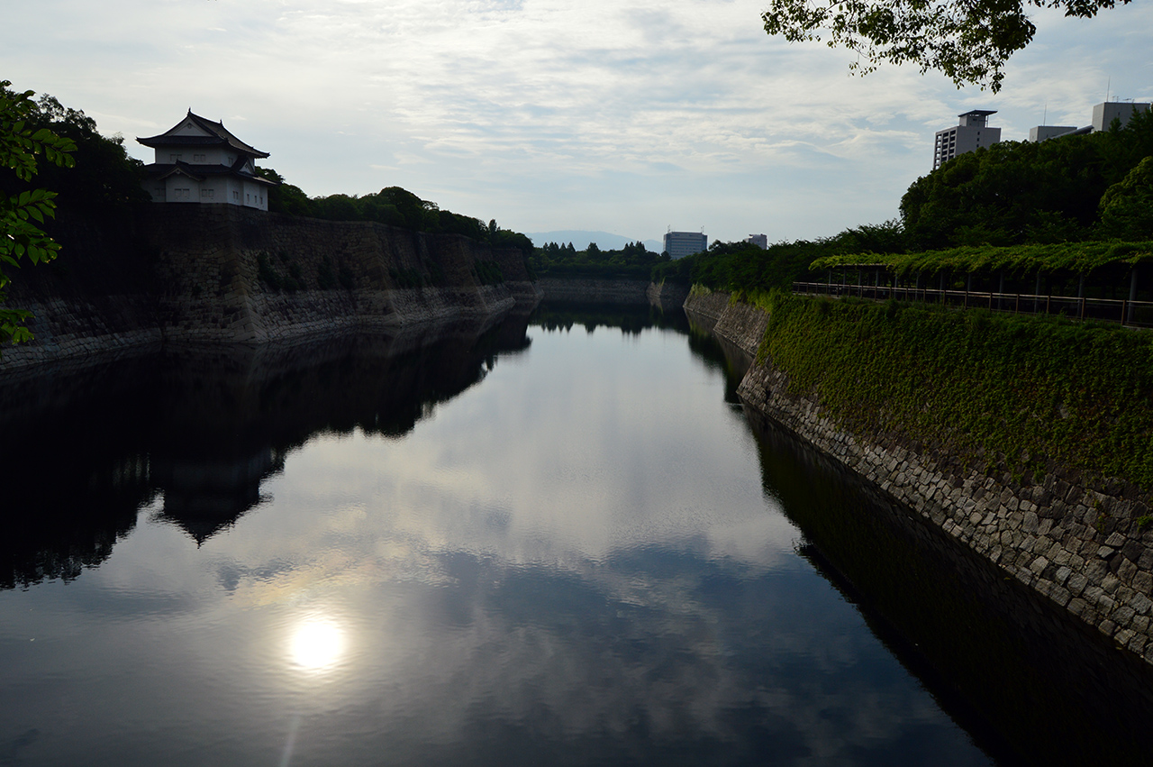 강과 같은 해자는 오사카성을 요새 중의 요새로 만들어주었다. 