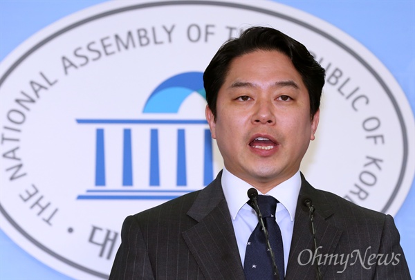더불어민주당 공천에서 탈락한 정호준 의원(서울 중구성동을)이 지난달 15일 국회 정론관에서 기자회견을 열고 탈당을 선언했다. 