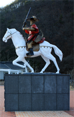 경남 의령 곽재우 생가터 앞에 세워져 있는 홍의장군 동상