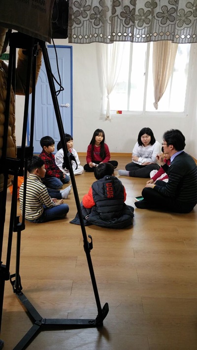  마을학교 협동조합 기사를 보고 협동조합 촬영 협조 연락이 와서 촬영 중이다.