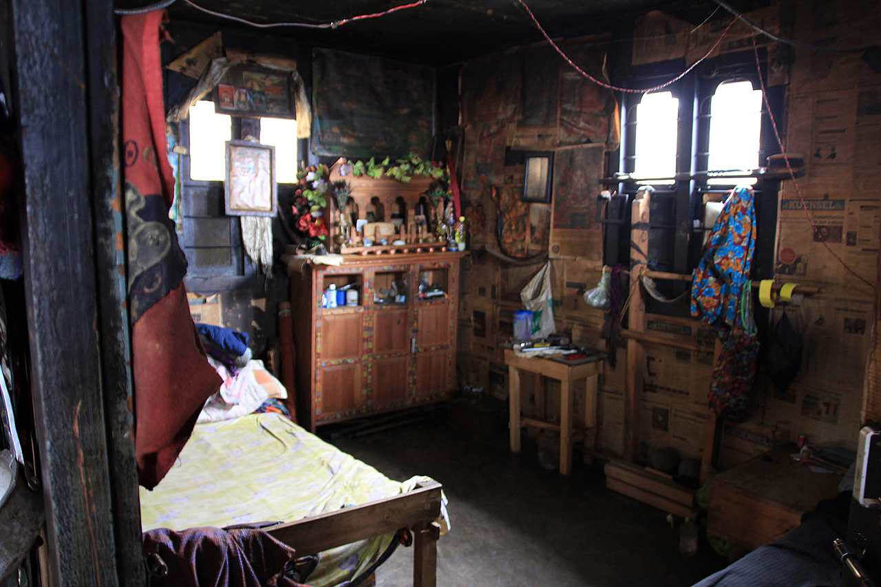 부탄의 오두막집  폽지카계곡 교차로에 살고 있는 사람들 