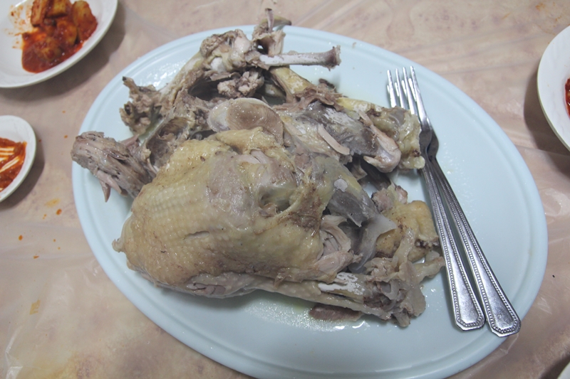  이집은 사위자식이 아니어도 늘 이렇게 맛있는 백숙을 삶아준다. 
