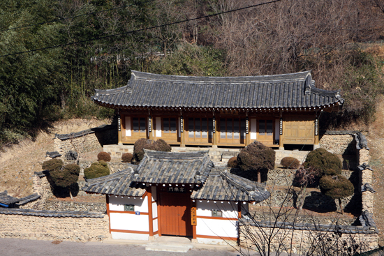  임진왜란 의병장 전계신, 임란 당시 대구 지역 여러 의병장들의 스승인 전경창 등을 기려 세워진 대구 수성구 파동 무동재의 모습. 전경창은 대구 최초의 서원 연경서원을 설립하는 데 주동적 역할을 한 선비이다.