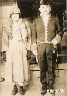 구미여행길의 나혜석과 남편 김우영(1927)