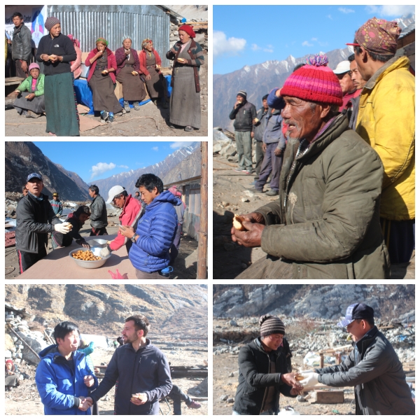 빵을 나눠주자 주민들이 삼삼오오 모여 빵을 나눠먹는 모습이다. 현장의 독일 건설회사 직원들도 함께했다.