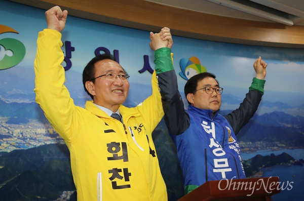 [오마이포토] 노회찬 야권단일후보 결정 "허 후보와 손잡고 총선 승리해 보답하겠다" 