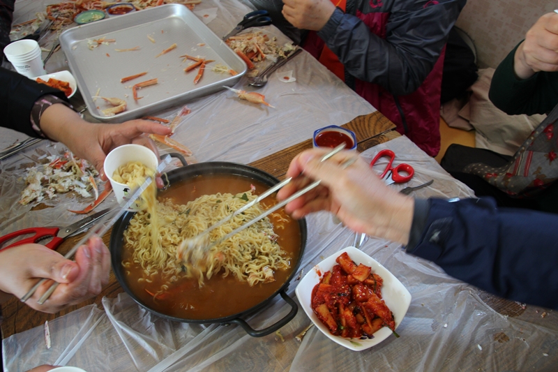  인기 짱, 진짜 맛있는 대게라면이다. 
