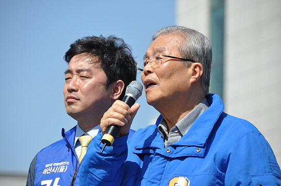 김종인 대표는 이명박 5년 박근혜 3년을 경험했지만 지난 8년간 새누리당은 실패한 경제정책만 반복하고 있다고 비판했다. 
