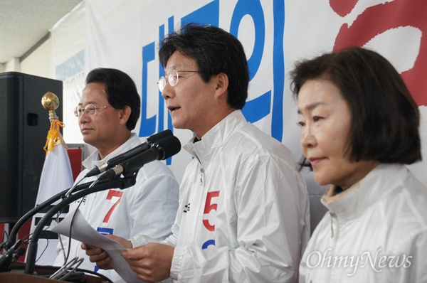 새누리당을 탈당하고 무소속으로 출마한 유승민, 류성걸, 권은희 후보가 11일 오전 기자회견을 갖고 지지를 호소했다.