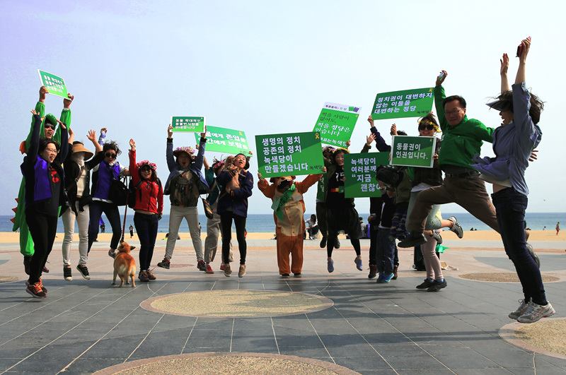 녹색당 부산시당과 부산동물학대방지연합이 지난 10일 해운대에서 동물권정책 기자회견을 가졌다. 