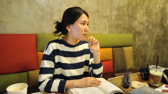 <세월호, 그날의 기록> 공저자 박다영씨가 서울 종로의 한 카페에서 <단비뉴스>와 인터뷰하고 있다.