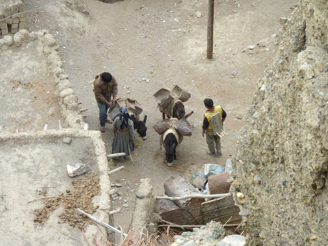  라마유르 마을, 길 떠나는 당나귀