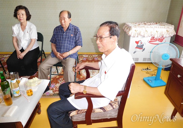 사진 오른쪽부터 북송 장기수 최선복 선생님, 김동기 선생님, 그리고 최선복 선생님의 부인.
