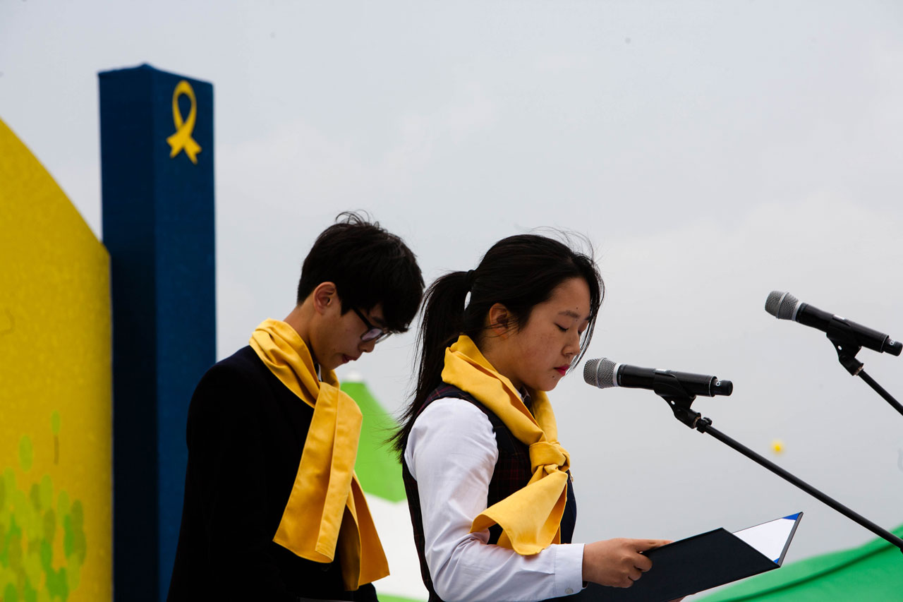  세월호 사고 2주기 추모 및 기다림, 추모시 낭독