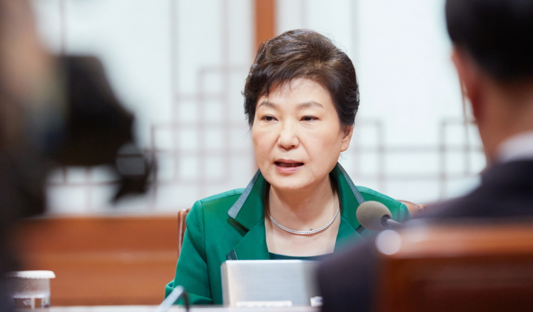 박근혜 대통령이 18일 오전 청와대에서 수석비서관회의를 주재하고 있다.