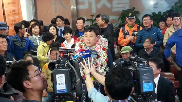 무소속으로 기호 6번으로 출마한 김종훈 후보가 20대 국회의원 당선자가 되었습니다.