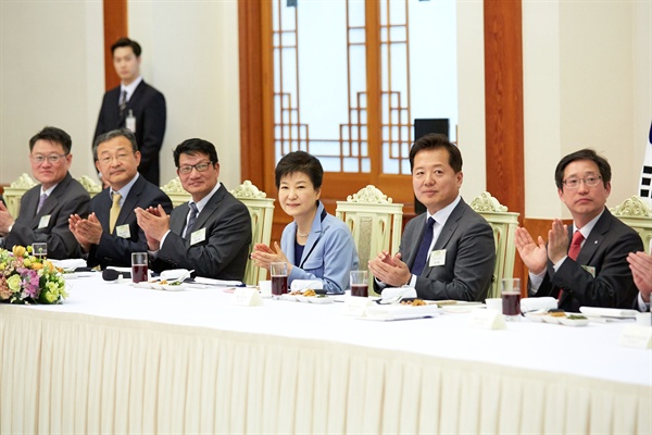 26일 청와대에서 열린 기자간담회에 참석한 박근혜 대통령
