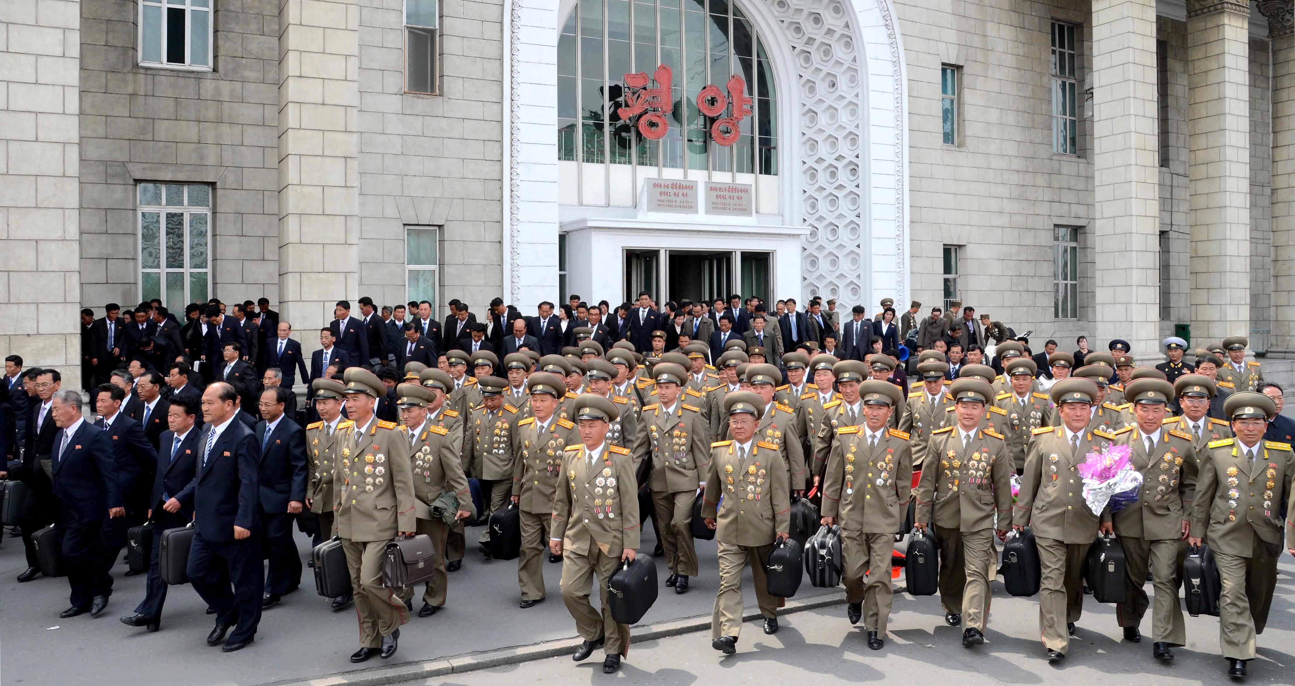 북한 조선중앙통신은 조선노동당 제7차 대회 참가자들이 수도 평양에 도착했다고 2일 보도했다