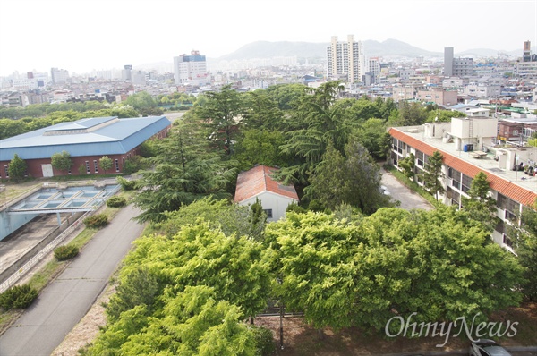 대구시가 국립한국문학관 부지로 내세우고 있는 두류정수장. 지난 2009년 이후 가동이 중단된 두류정수장 부지는 인근 대구문화예술회관과 코오롱야외음악당 등과의 연계가 가능하고 대중교통의 접근성도 우수하다.