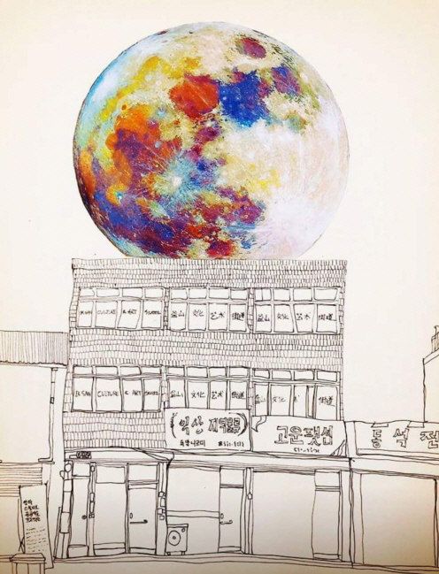  레지던시 건물 위에 올려질 달의 모습.