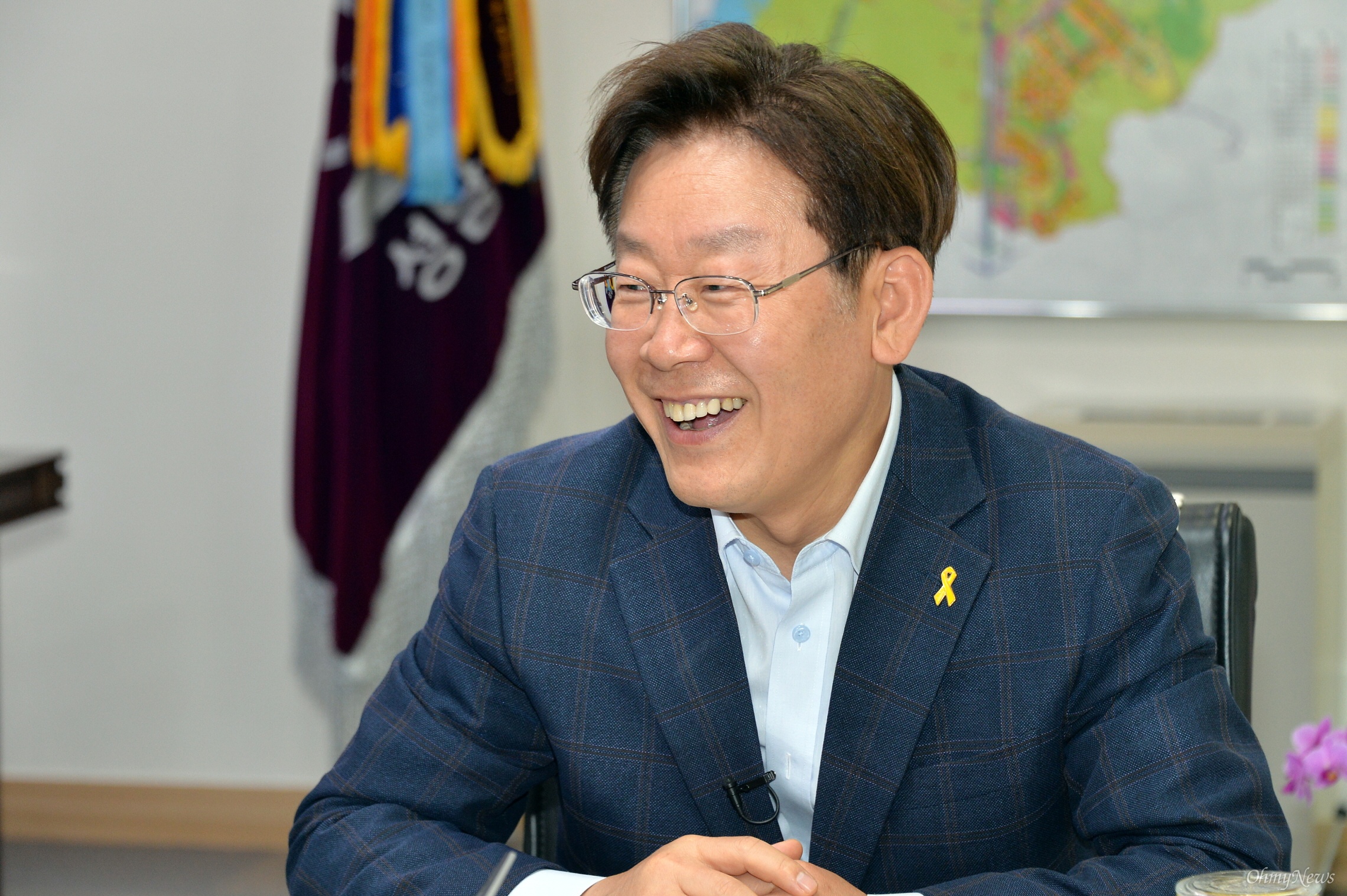 이재명 성남시장-청년 시민기자와 함께하는 청년정책 소통 인터뷰 지난 11일 오후, <오마이뉴스> 상근기자 두 명과 청년 시민기자 세 명(권순민, 이찬우, 유종헌)이 이재명 성남시장을 마주했다. 
